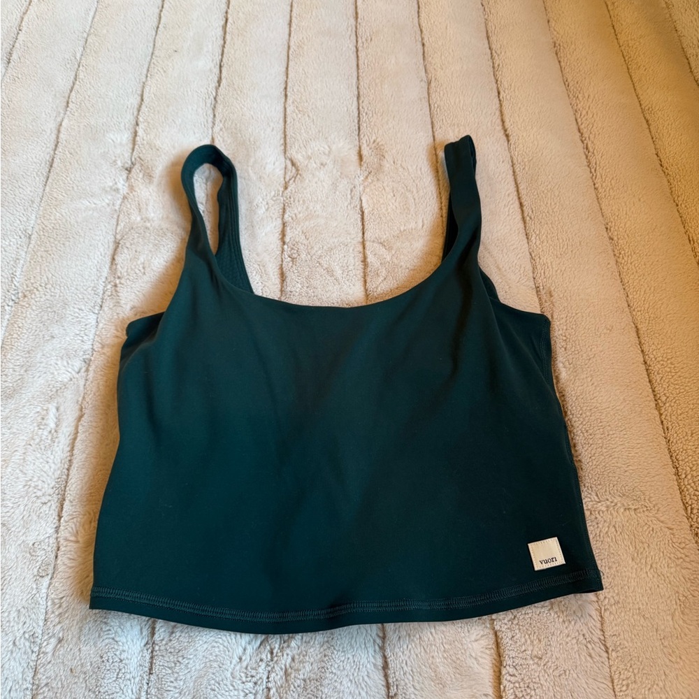 🥳 *SALE* Vuori Daily Crop, Grass, Size Small